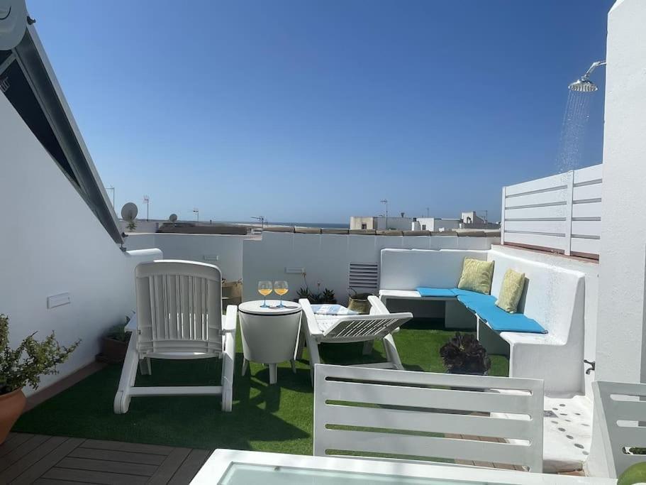 Casa Lola Conil, Azotea Al Mar Y Parking Solo Familias O Parejas Villa Conil De La Frontera Luaran gambar
